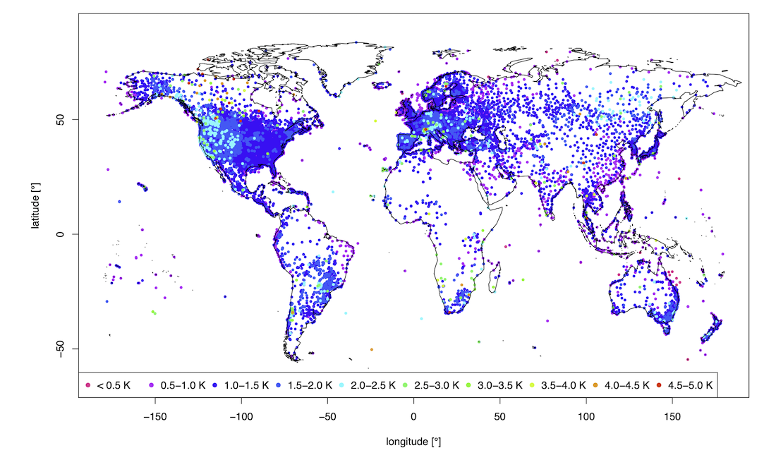 MAE [K] der 2-m-Lufttemperatur des meteoblue Learning MultiModel (mLM), das für die operationelle Wettervorhersage verwendet wird. Die Verifikation basiert auf allen stündlichen Daten von September und Oktober 2018.